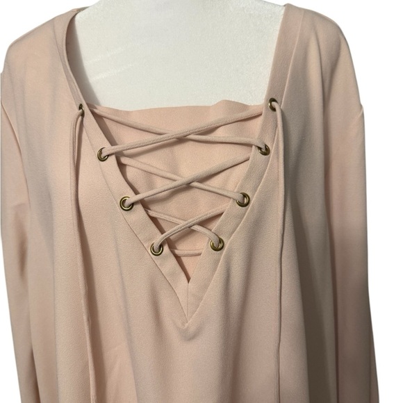 Cato Woman lace-up blouse with angel sleevess in a light blush color Size 22/24W - Picture 2 of 8